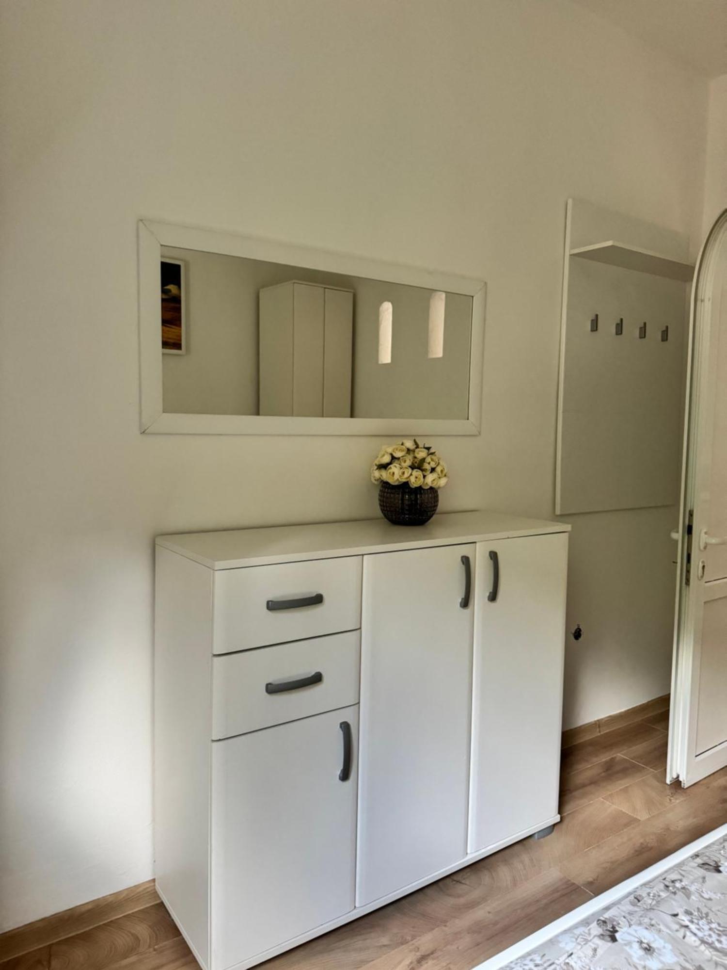 Apartmán Carine Garden Risan Pokoj fotografie
