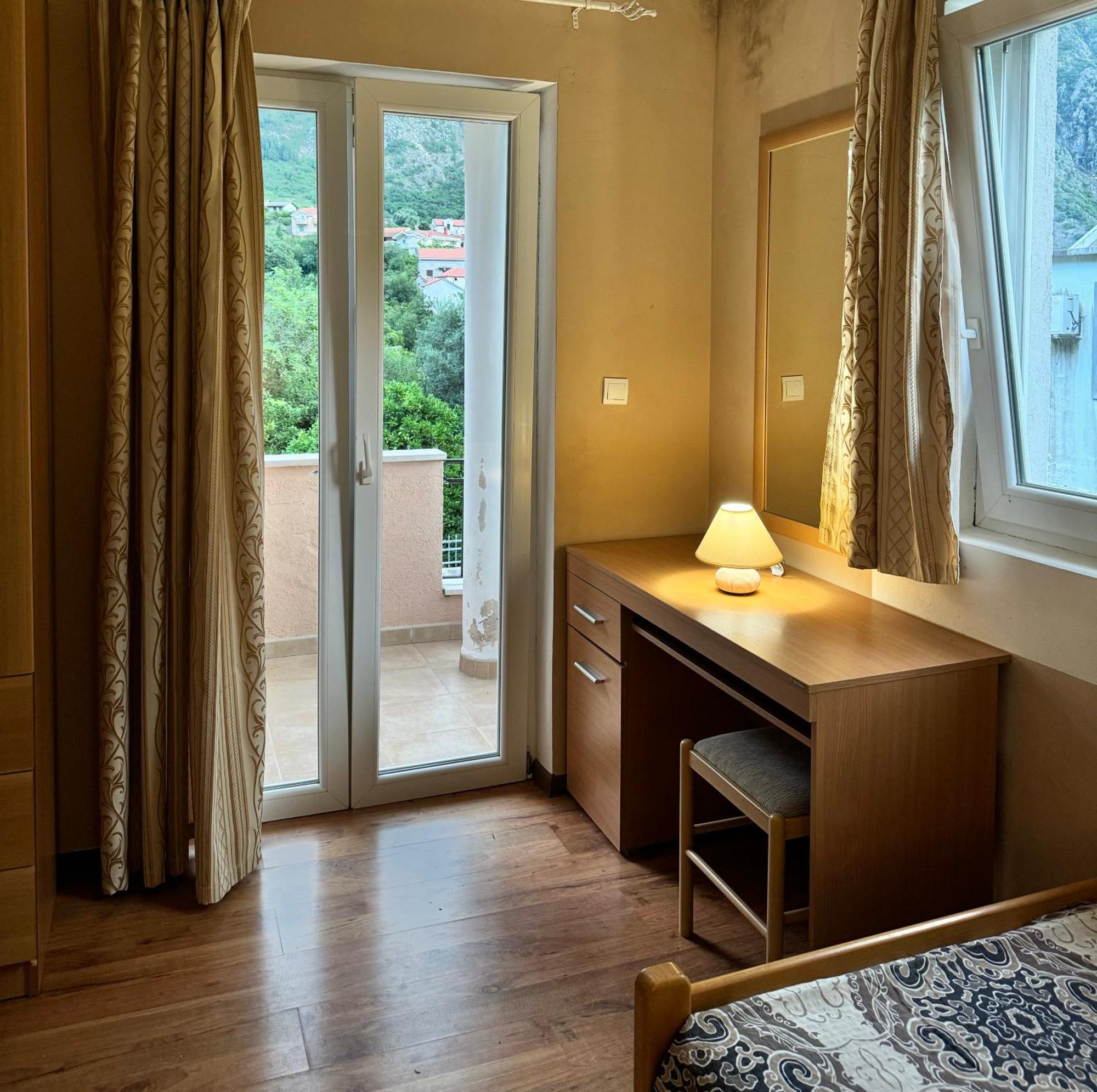 Apartmán Carine Garden Risan Pokoj fotografie