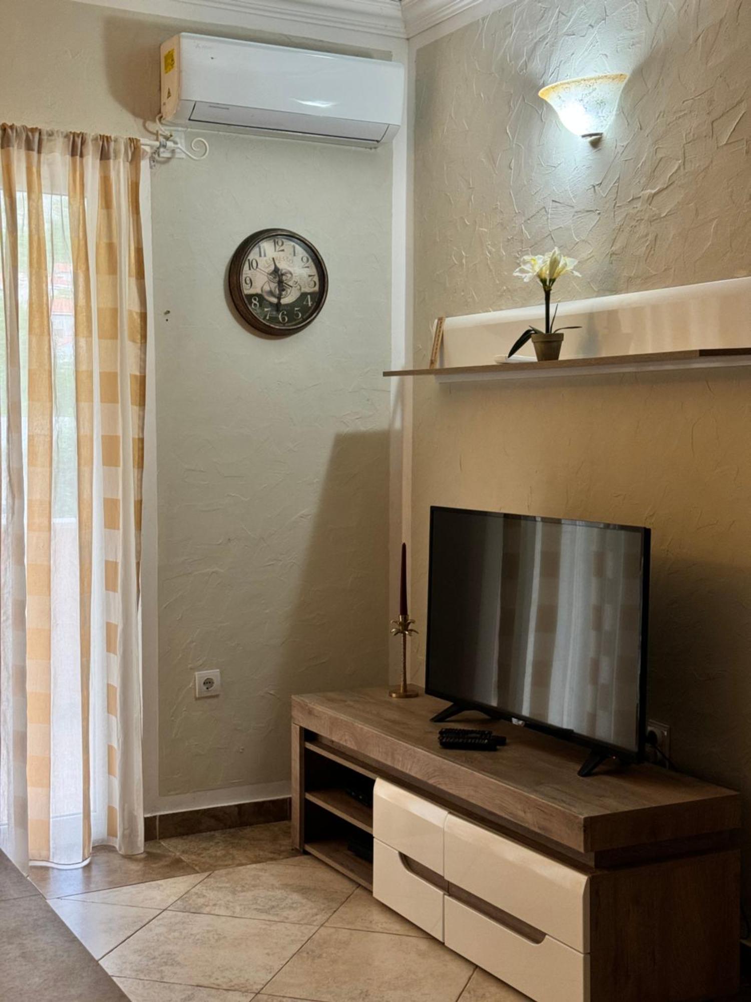 Apartmán Carine Garden Risan Pokoj fotografie