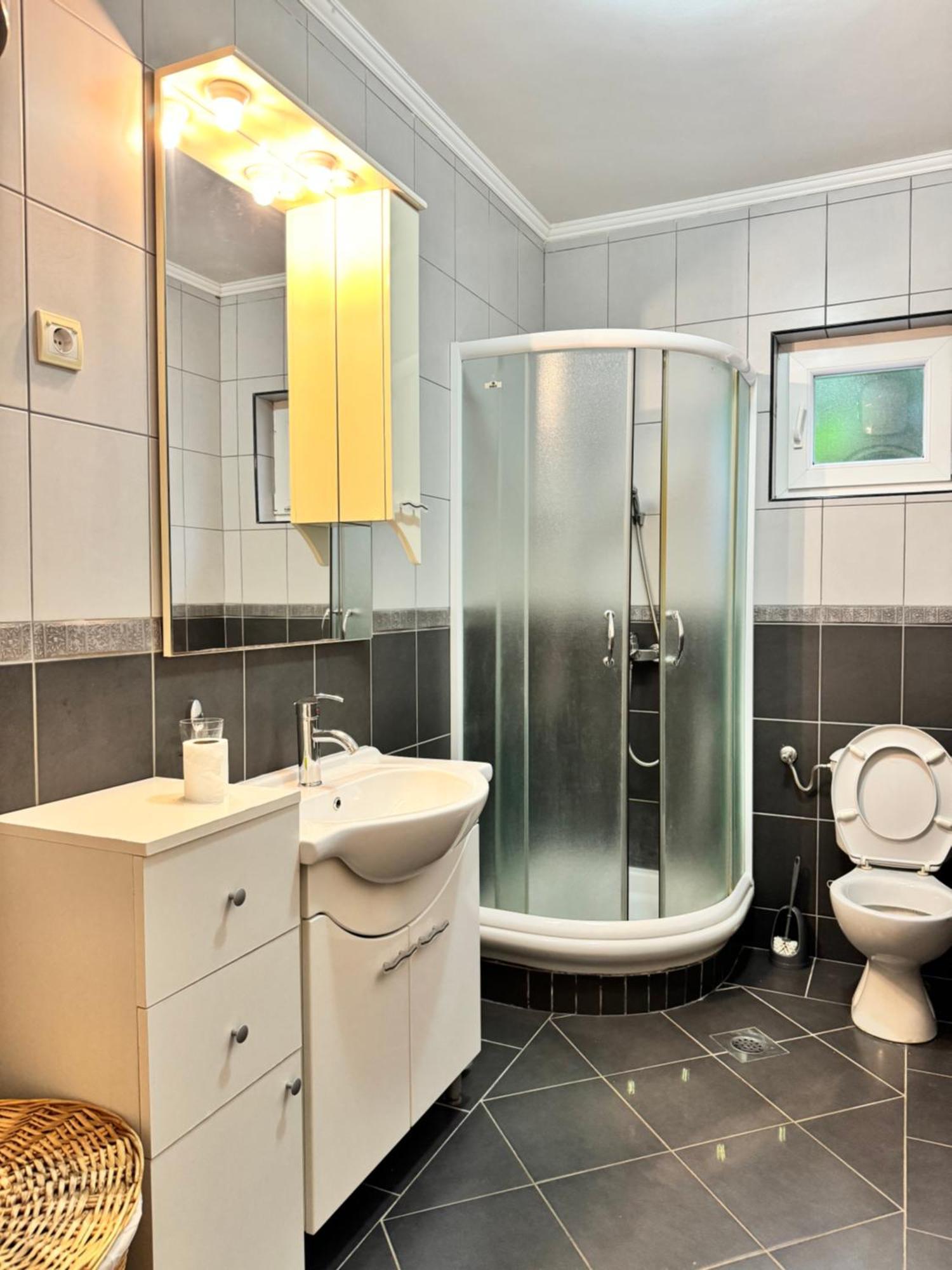 Apartmán Carine Garden Risan Pokoj fotografie
