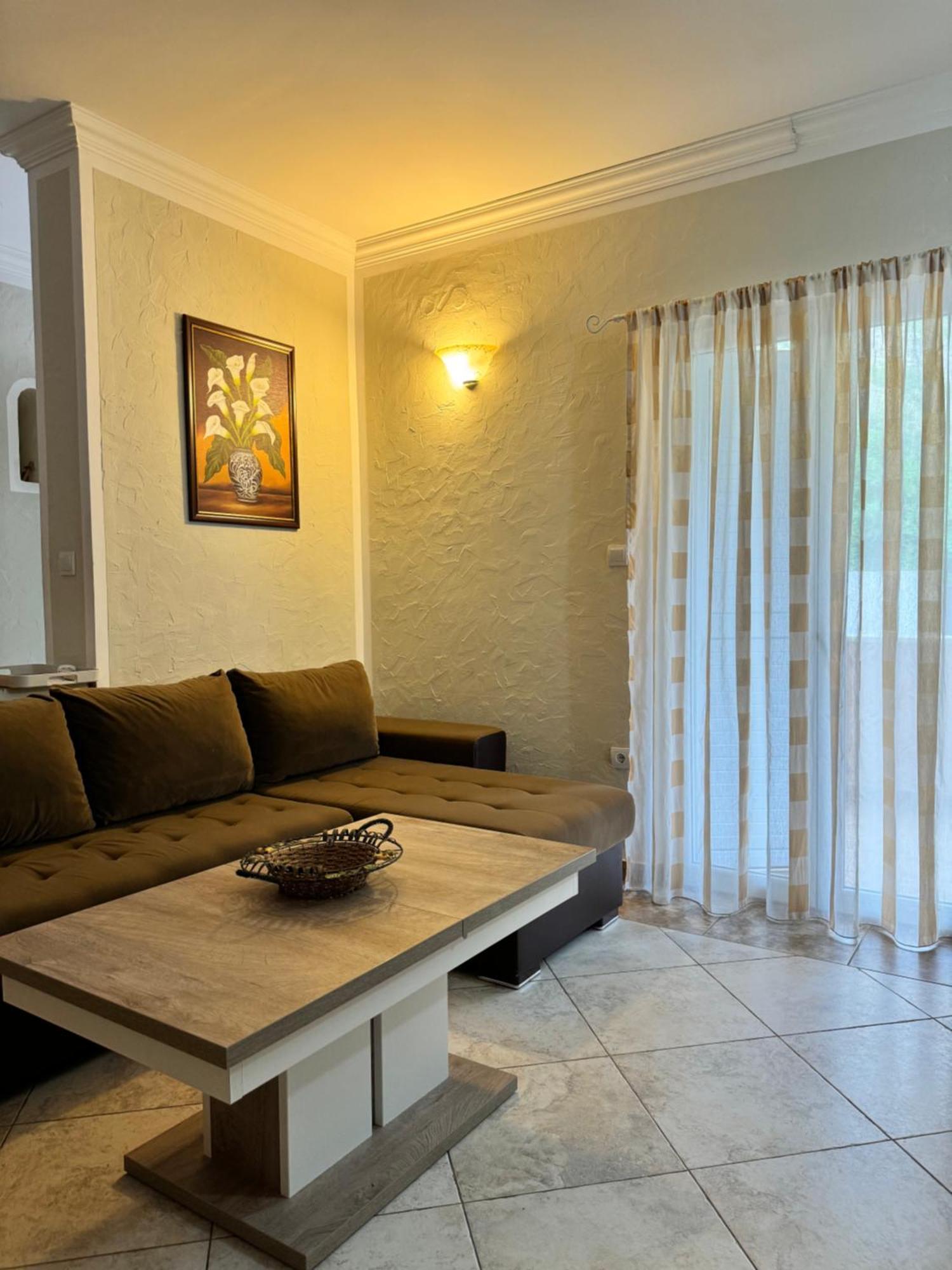 Apartmán Carine Garden Risan Exteriér fotografie