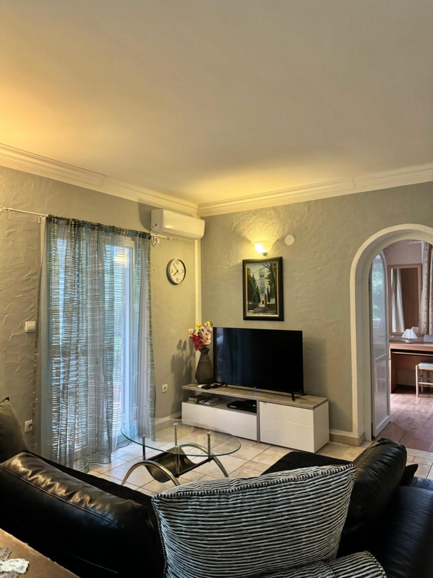 Apartmán Carine Garden Risan Exteriér fotografie