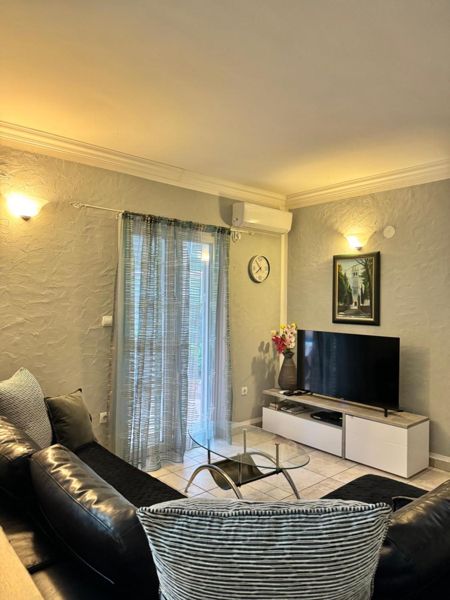 Apartmán Carine Garden Risan Exteriér fotografie